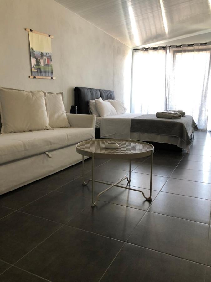 Glykanisos Suites Néa Péramos Exteriér fotografie