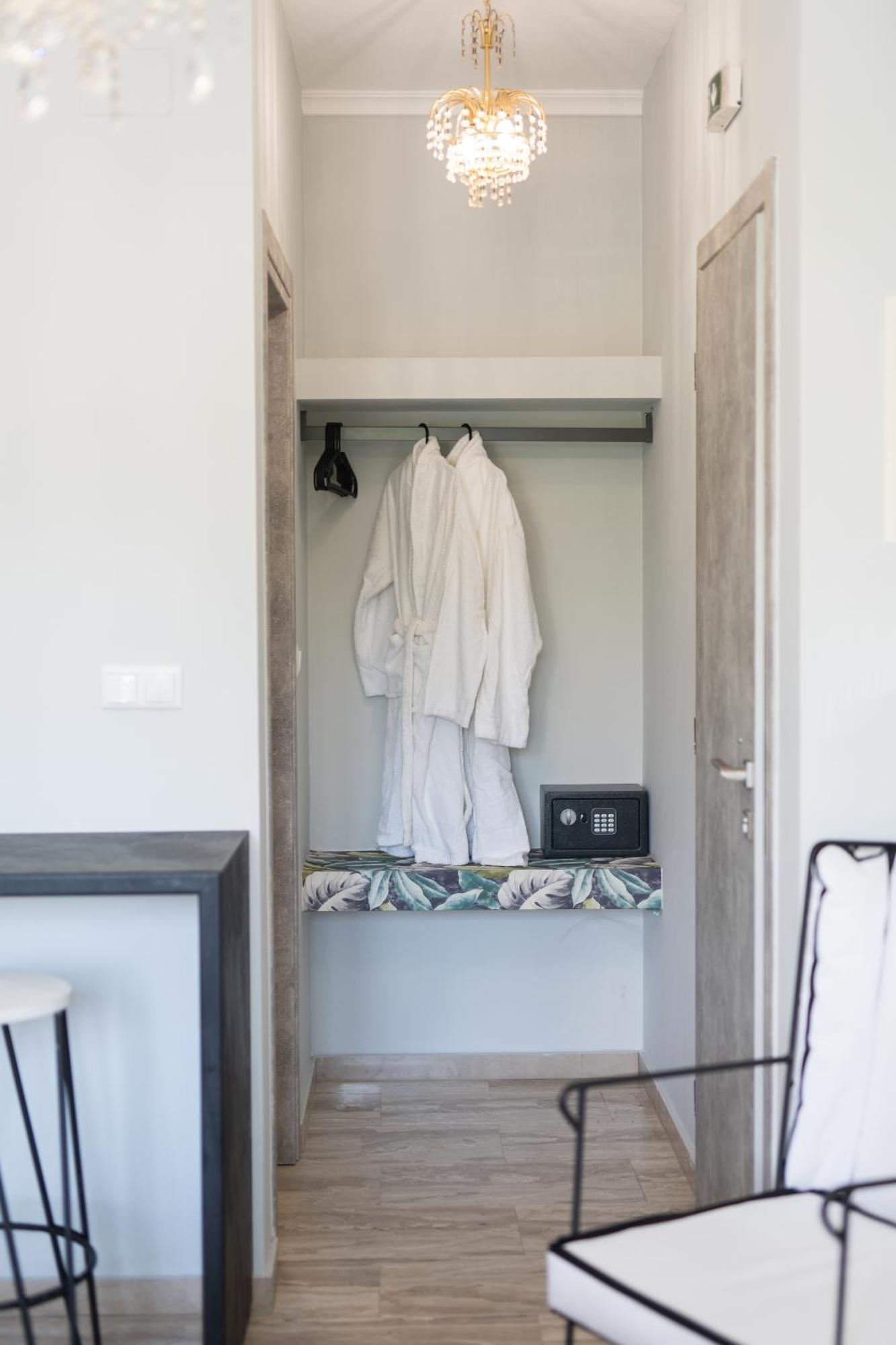 Glykanisos Suites Néa Péramos Exteriér fotografie